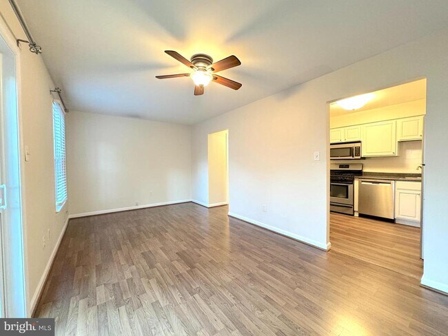 Building Photo - 2404 Albot Rd