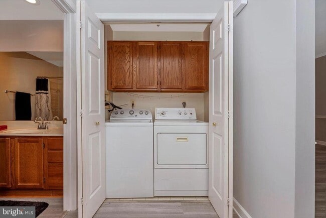 Building Photo - 910 McLendon Dr