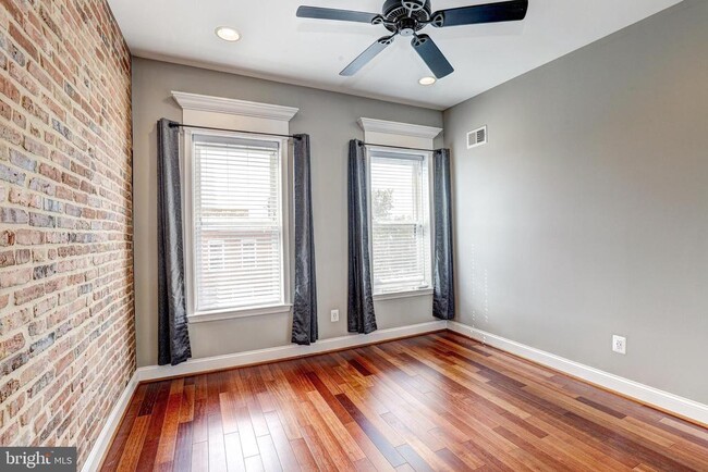 Building Photo - 603 S Streeper St