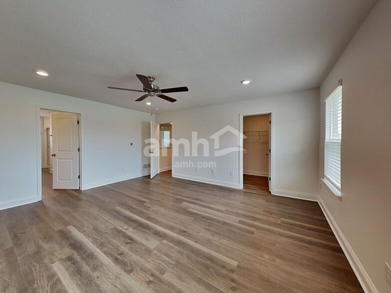 Building Photo - 9091 Henley Ave