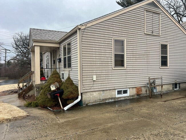 Primary Photo - 211 Anne St