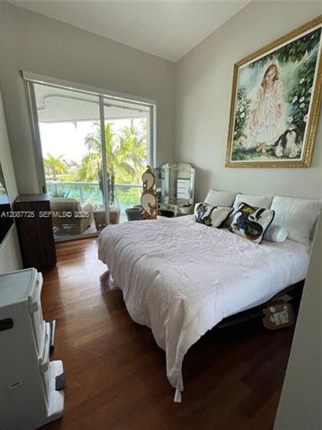 Building Photo - 16500 Collins Ave