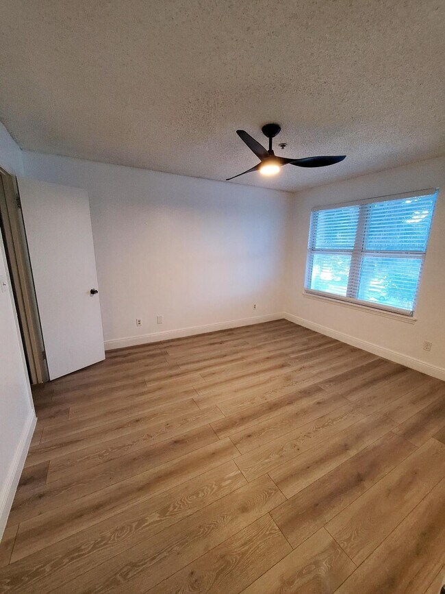 Building Photo - 2319 N Congress Ave