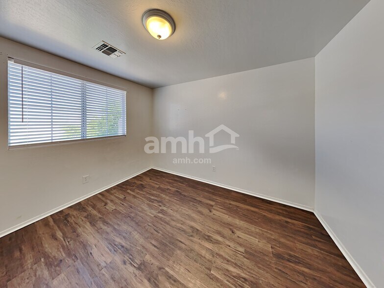 Building Photo - 1511 S 219th Ln