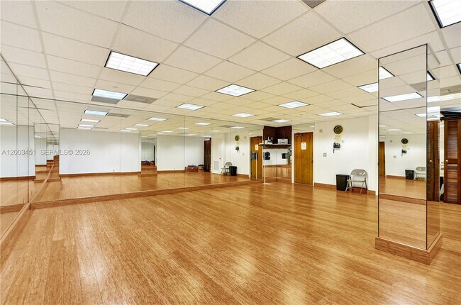 Building Photo - 19667 Turnberry Way