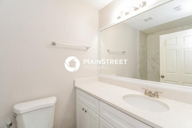 Building Photo - 3 Bedroom Pet-Friendly Home in Jacksonville, FL with Main Street Renewal