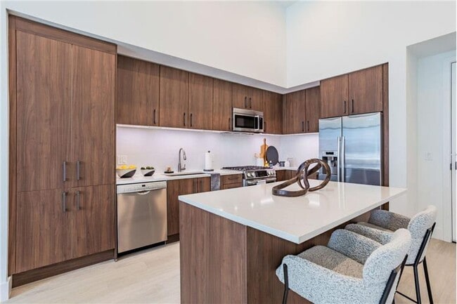 Building Photo - 807 Crawford St