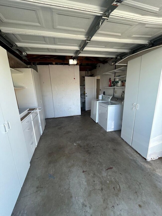 Building Photo - Beautiful Remodeled 3 Bedroom 2 Bath, Only. A Few Blocks from SDSU, Available Now $4,095