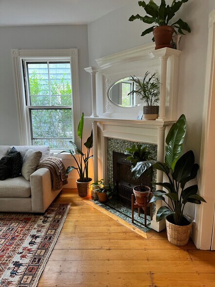 Building Photo - 119 Antrim St