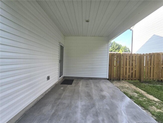 Building Photo - 7018 Summerlin Dr