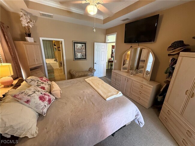 Building Photo - 3619 SW 6th Ave