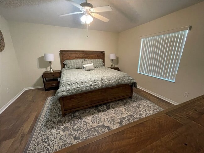 Building Photo - 962 Montrose Ave