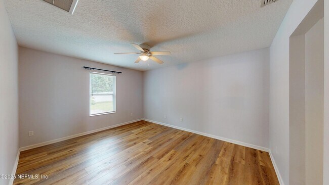 Building Photo - 13290 Pacemaker Dr