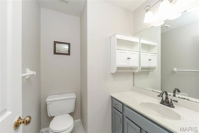 Building Photo - 226 Cheval Square Dr