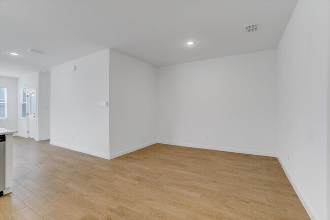 Building Photo - 8438 Bay Rdg Cir