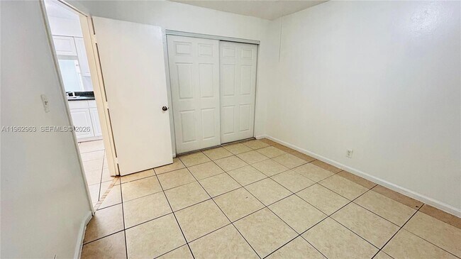 Building Photo - 978 SW 10th Dr