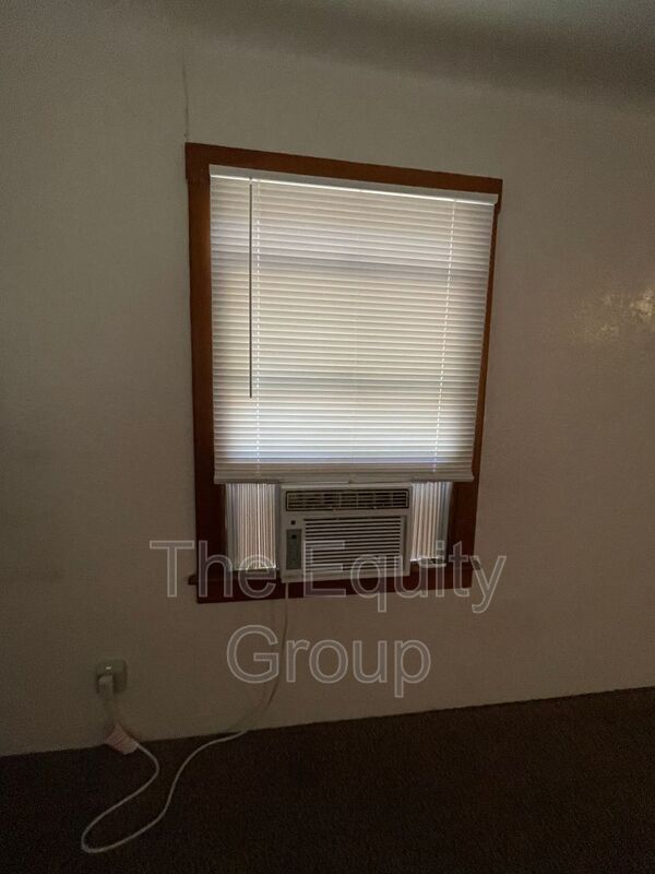 Building Photo - 939 Chinowth St