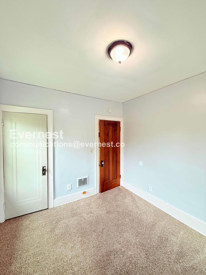 Building Photo - 3498 Haverhill St