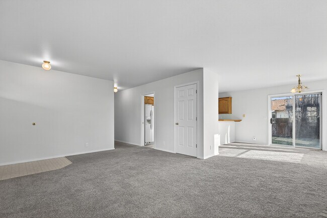 Building Photo - 2074 N Siesta Ave