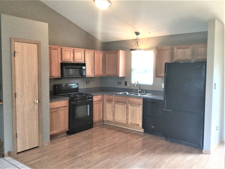 Building Photo - 898 Cottonwood Dr