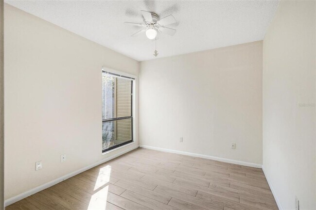 Building Photo - 41 Hembury Ln