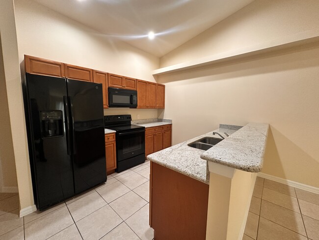 Building Photo - 906 SE 12th Terrace