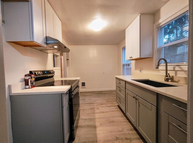 Building Photo - Winter Special-$300 Off Cute 2/BD-1 Bath H...