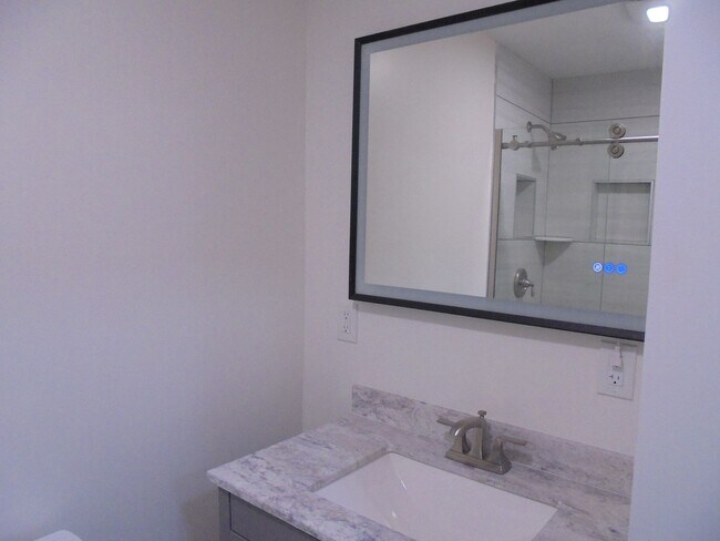 Building Photo - Great Rental