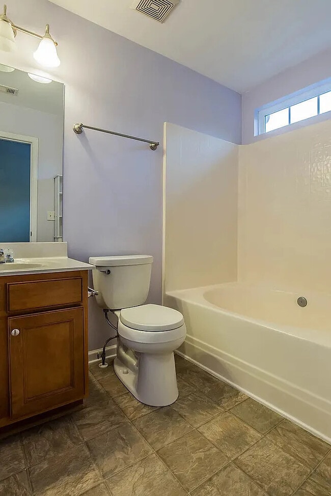 Building Photo - 2 Bedroom 2.5 Bathroom