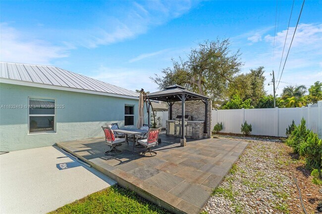 Building Photo - 4610 SW Masefield St