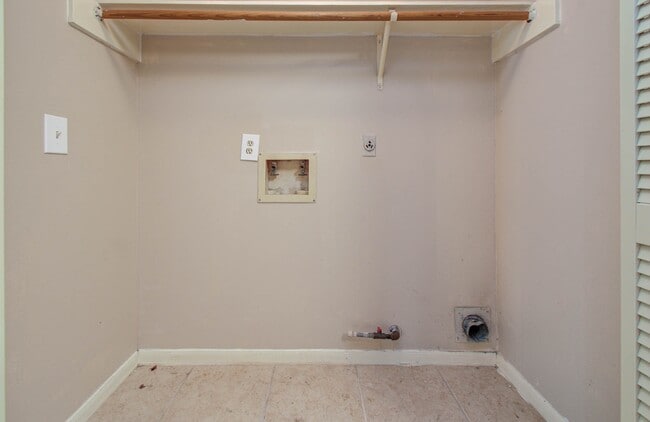 Building Photo - 9430 Halkirk St