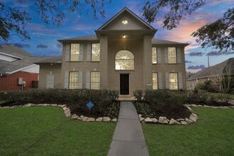 Building Photo - 8119 Meadow Vista Dr