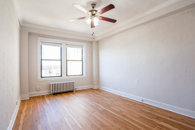 Building Photo - 6233 N Winthrop Ave