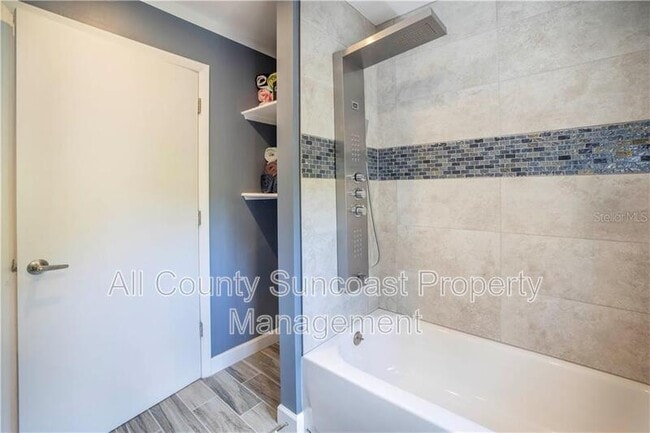 Building Photo - 5940 5th Ave N