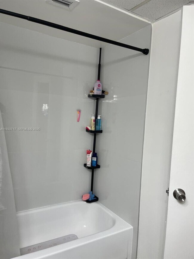 Building Photo - 8290 Lake Dr