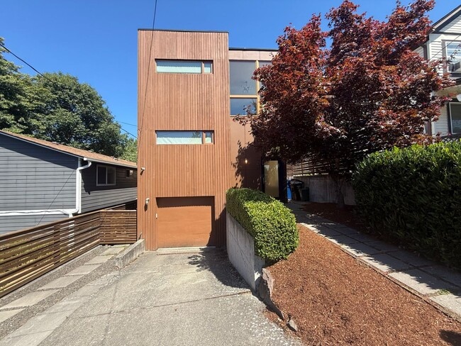 Building Photo - Judkins Park MIL Apartment