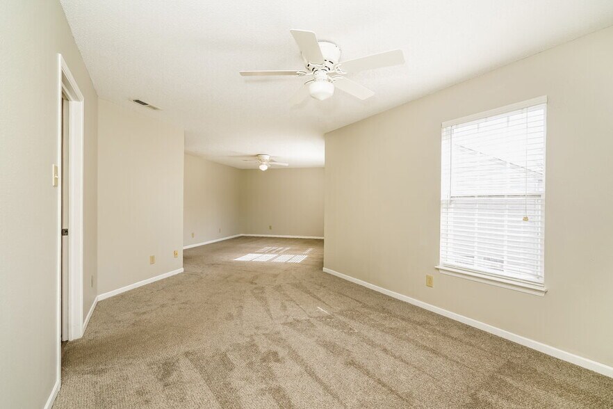 Building Photo - 10841 Zimmerman Ln