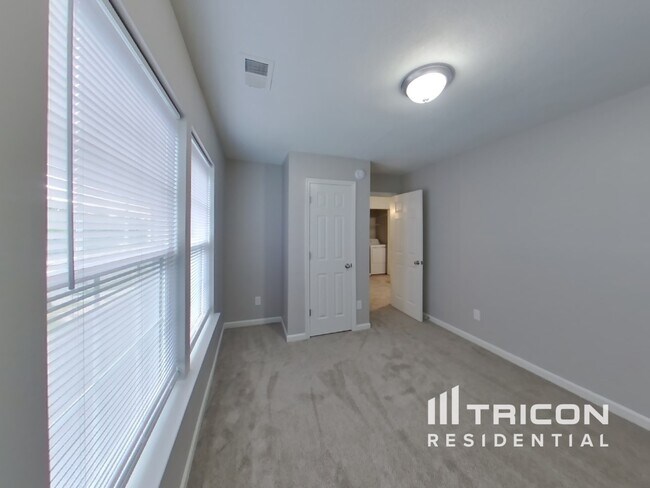 Building Photo - 321 Lingonberry Dr
