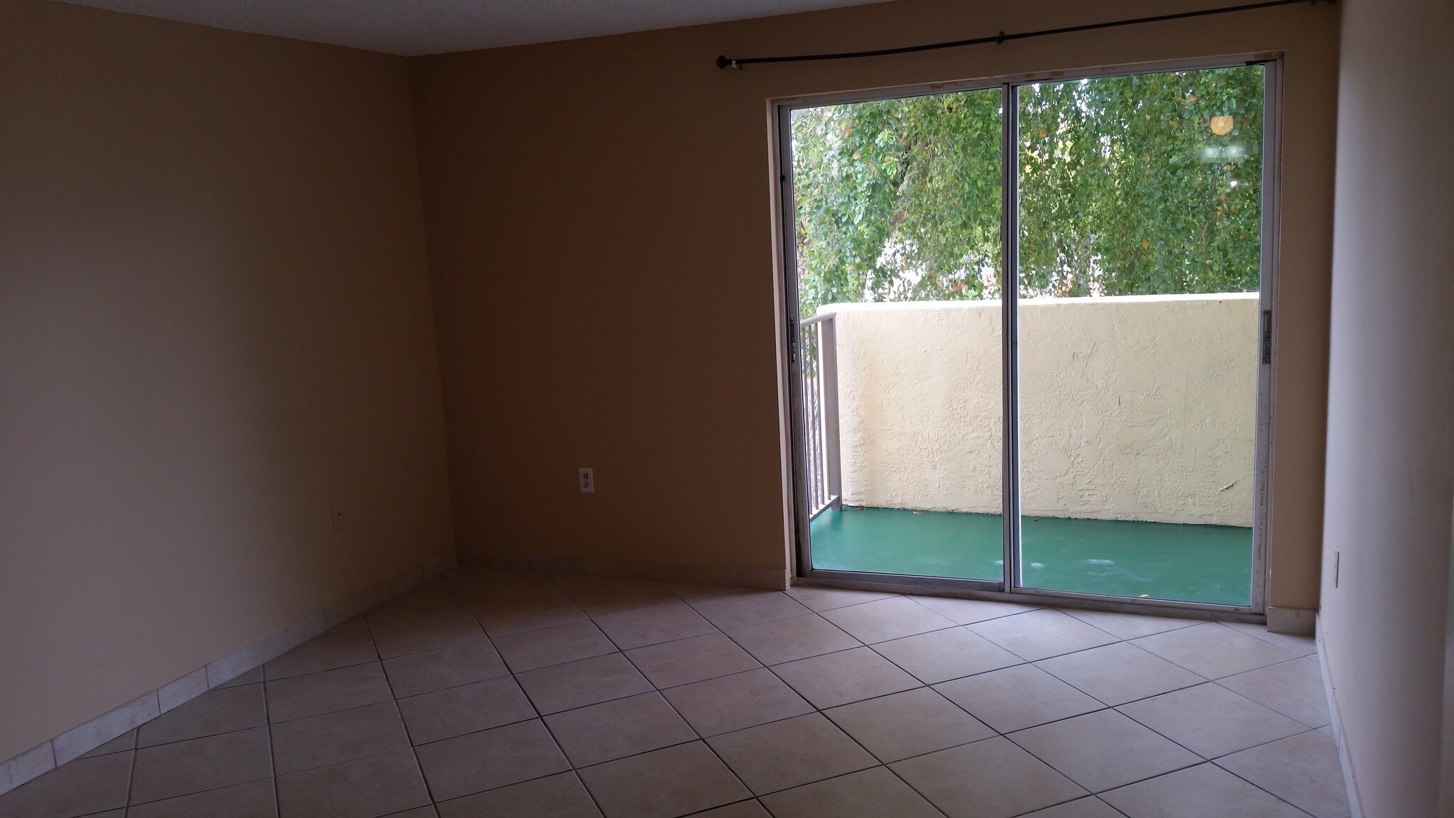 Building Photo - 1975 Normandy Dr