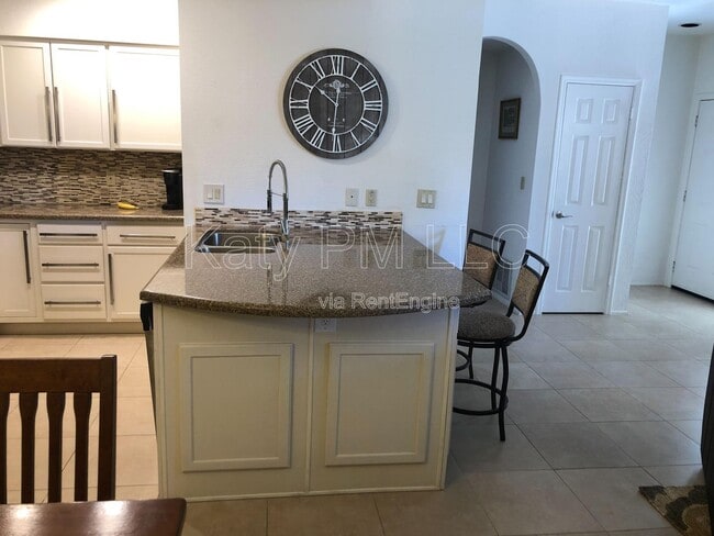 Building Photo - 9708 E Vía Linda