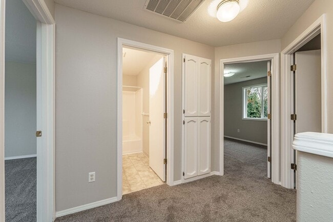 Building Photo - A/C Equipped 4 Bedroom 2.5 Bath Located in Desirable Fishers Grove - Union, Shahala and Ilahee Sc...