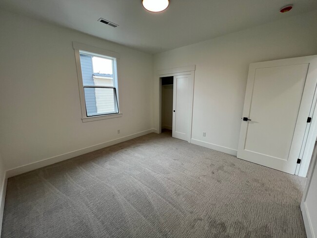 Building Photo - 317 Talons Dr