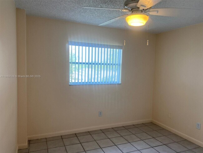 Building Photo - 10772 La Placida Dr