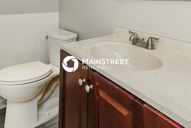 Building Photo - 3 Bedroom Pet-Friendly Home in Jacksonville, FL with Main Street Renewal