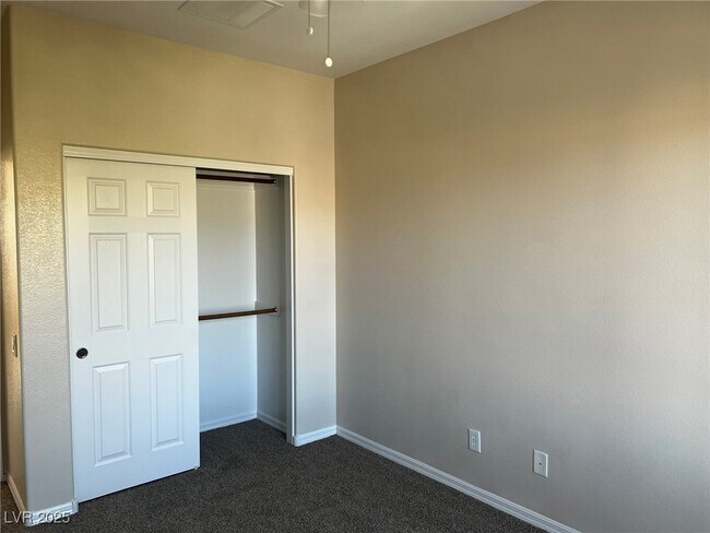 Building Photo - 3417 W Birdwatcher Ave