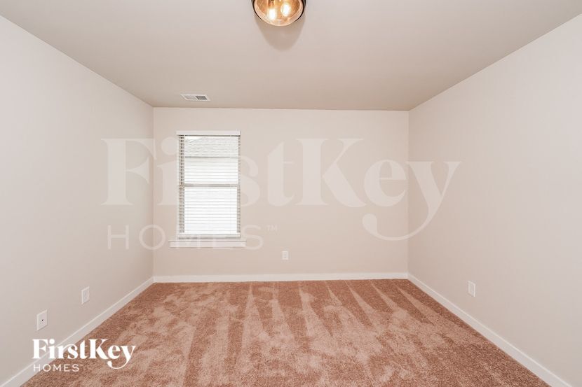 Building Photo - 1325 Brookhaven Dr