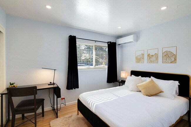 Building Photo - 919 Redbird Dr