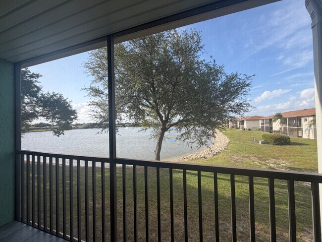 Building Photo - "Charming 2-Bed, 2-Bath Condo Retreat in Punta Gorda's Prime Location - 950 Sq Ft of Comfort!"