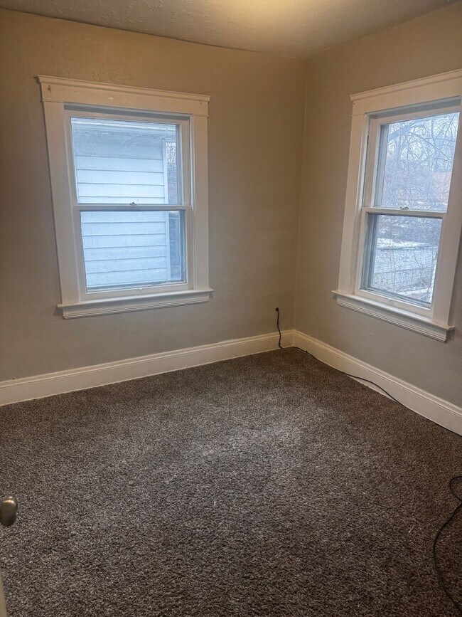 Building Photo - 665 E 131st St