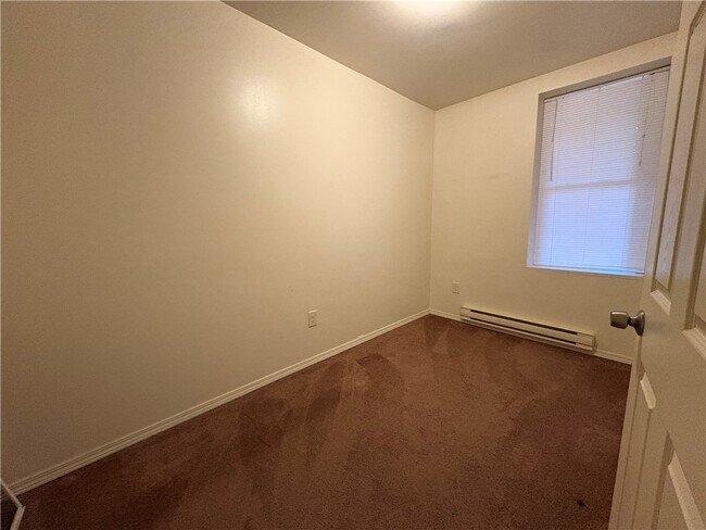 Building Photo - 2 1/2 Cliff St